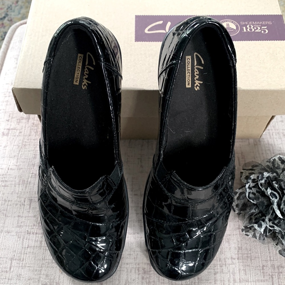 Woman’s Clark’s Black Comfortable Shoes 👞